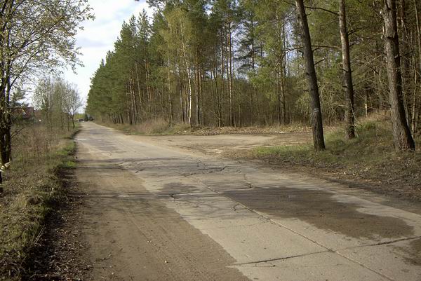 E�k - Pas przedwojennego lotniska