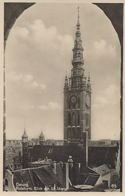 Gda�sk - Wie�a ratusza. Widok z ko�cio�a �w. Marii