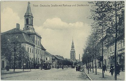 Tilsit - Deutsche Stra�e mit Rathaus und Stadtkirche